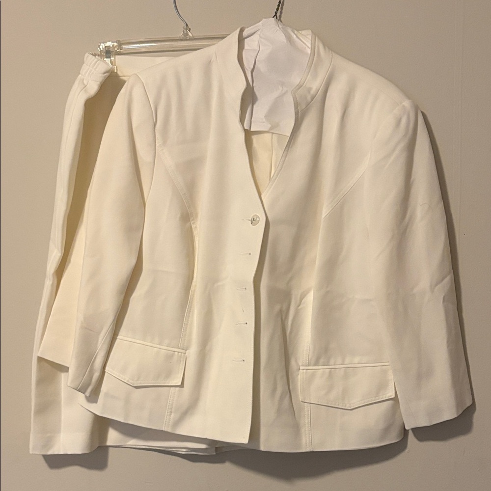 Chic Cream Women's Blazer